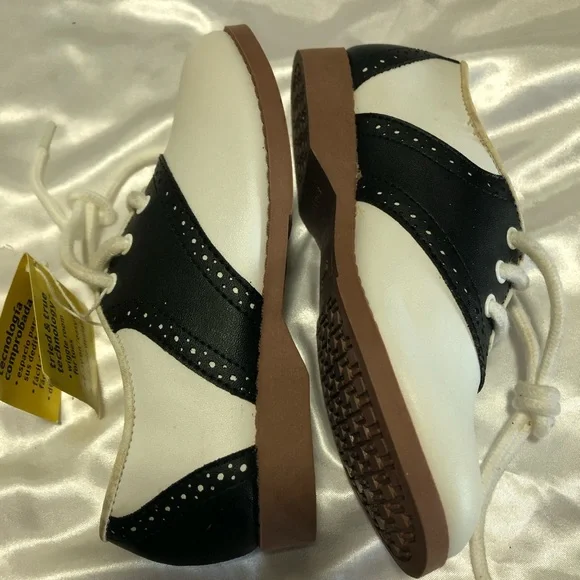 Smartfit N.W.T. Kids' Black and White Saddle Shoes.Girls Vintage Retro 1950’S - Picture 2 of 8